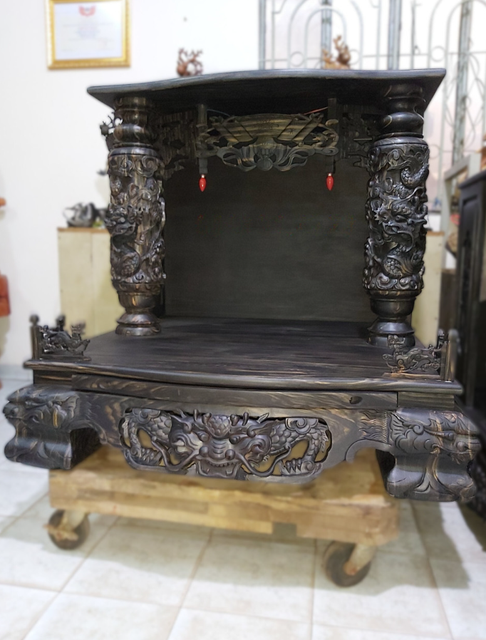 Màu sắc và họa tiết vân gỗ Bàn thờ Gỗ Mun